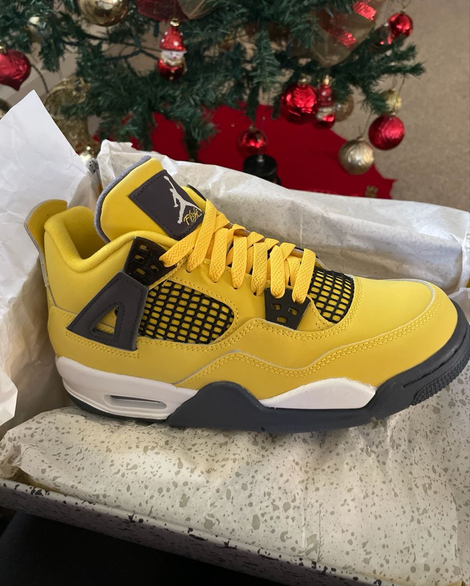 Air Jordan 4 Retro ‘Lightning’ photo review