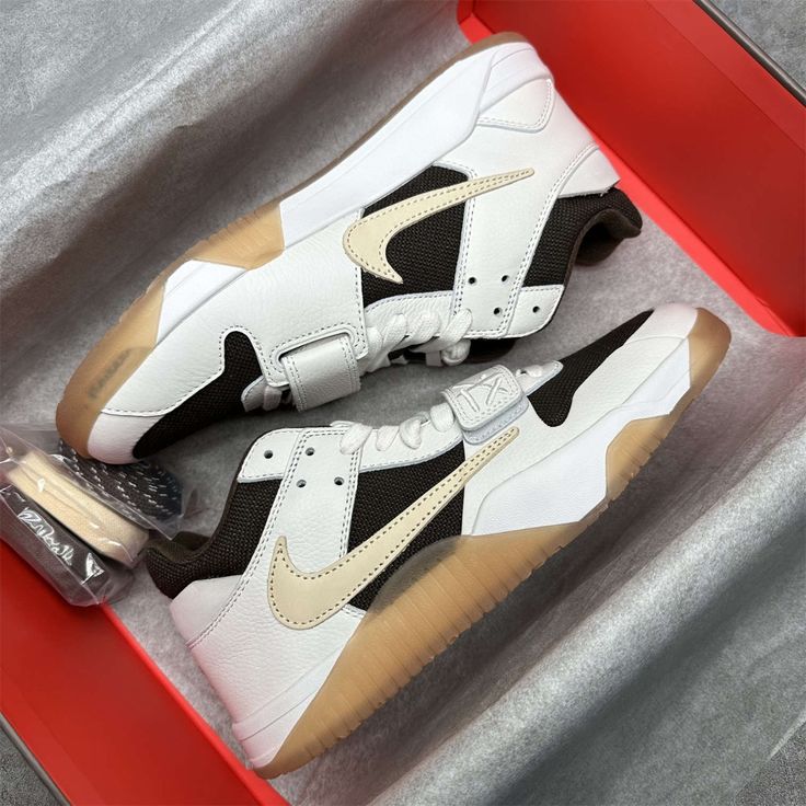 Air Jordan Jumpman Jack TR x Travis Scott ‘Sail’ photo review