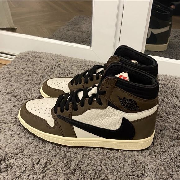 Air Jordan 1 Retro High OG x Travis Scott ‘Mocha’ photo review