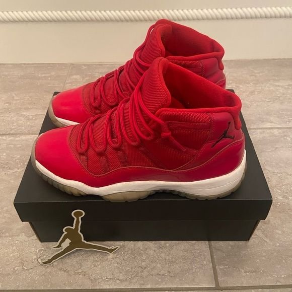 Air Jordan 11 Retro ‘Neapolitan’ photo review